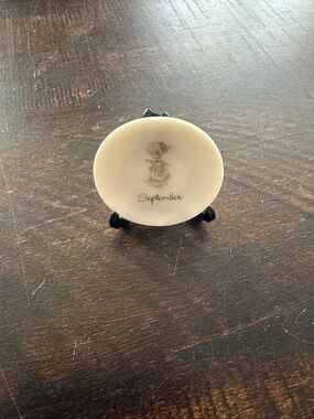 Precious Moments September Decorative Mini Plate/stand - Cream Illustration